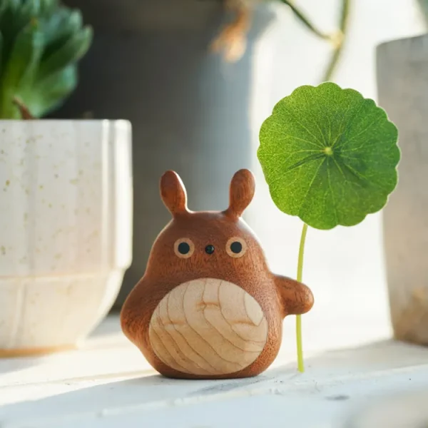 A small wooden Totoro figurine designed to hold aromatic scents, perfect for Aroma Decor