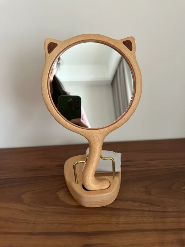 This cat ears mirror is fitted with bright LED lights for perfect illumination