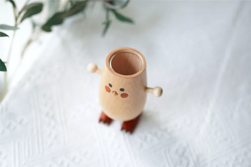 A charming wooden vase decor featuring a hugging chicken design