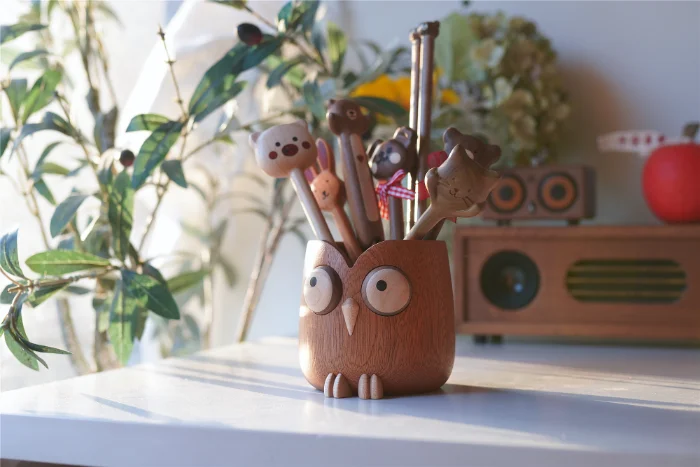 Owl-shaped pen stand for desk organization