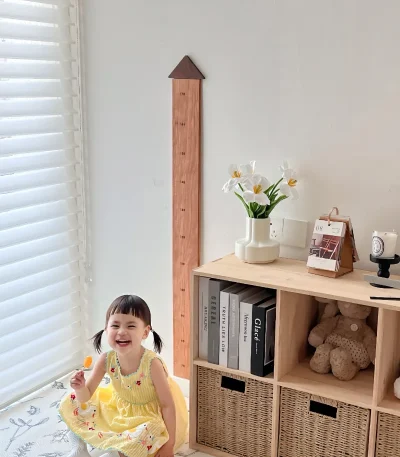 Wooden growth chart for children, wall-mounted height ruler