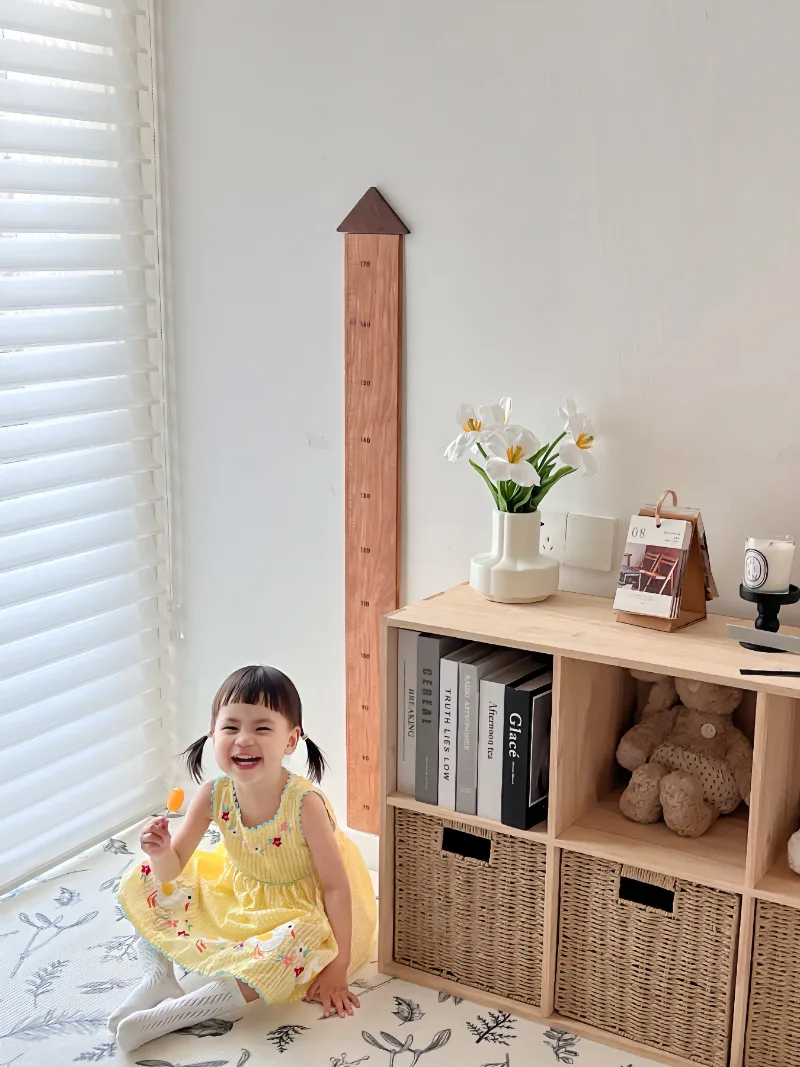 Wooden growth chart for children, wall-mounted height ruler