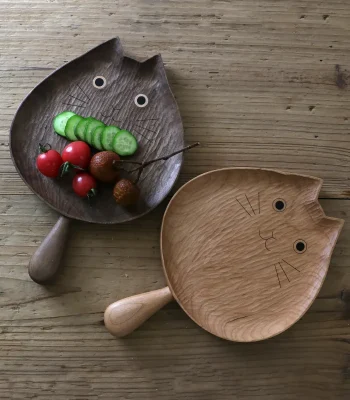 Charming cat-shaped wooden plates with handles, perfect for serving snacks and fruits