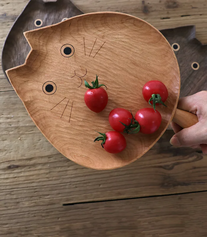 Playful and practical wooden trays with a cat motif, ideal for desserts, fruits, or decor